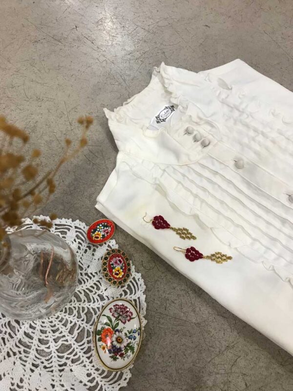 Blusa Blanca+pendientes condesa