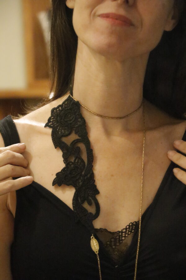 maud collar negro